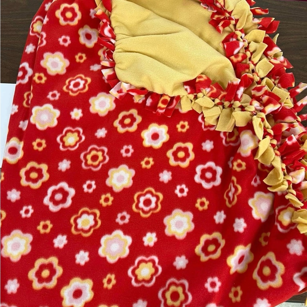 Flower Tie-Blanket